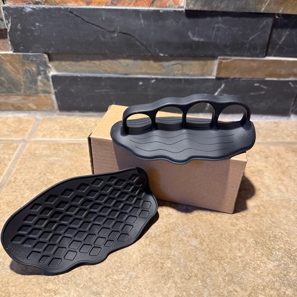 Silicone Gym Grips Workout Palms Weightlifting 2-Pack New FAST SHIPPING